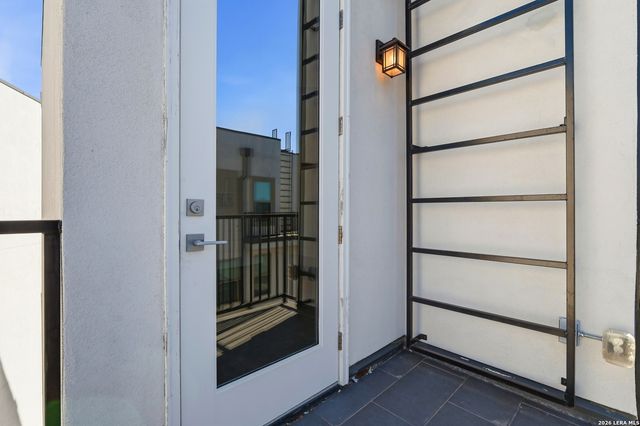 1817 N Saint Marys St Unit 301, San Antonio, TX 78212