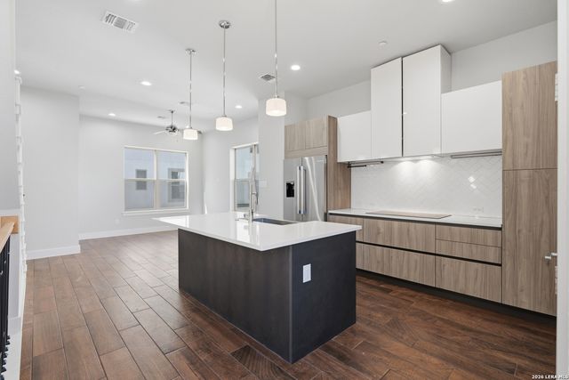 1817 N Saint Marys St Unit 301, San Antonio, TX 78212