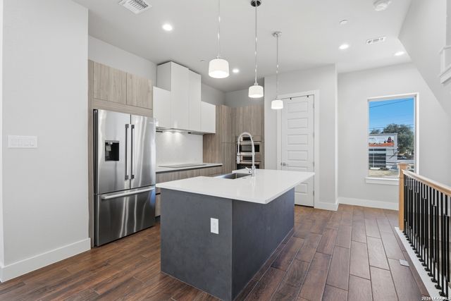 1817 N Saint Marys St Unit 301, San Antonio, TX 78212