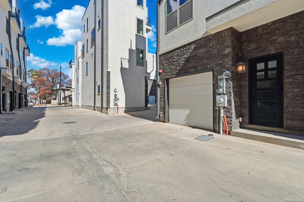 1817 N Saint Marys St Unit 301, San Antonio, TX 78212