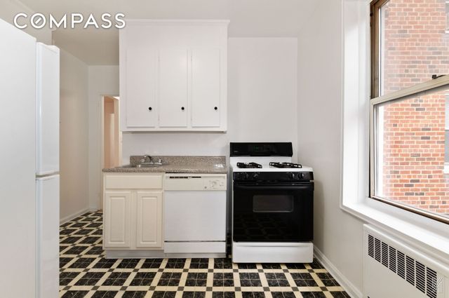 7910 34th Ave Apt 4U, New York City, NY 11372
