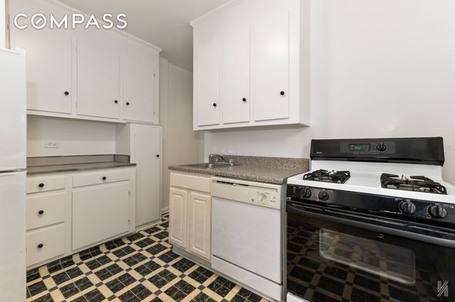 7910 34th Ave Apt 4U, New York City, NY 11372