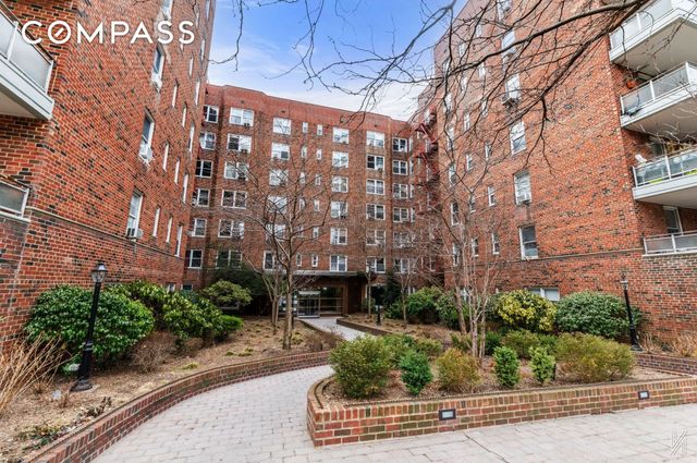 7910 34th Ave Apt 4U, New York City, NY 11372