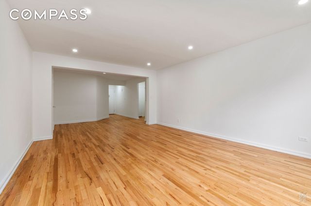 7910 34th Ave Apt 4U, New York City, NY 11372