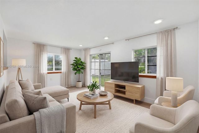 11190 SW 57th St, Miami, FL 33173