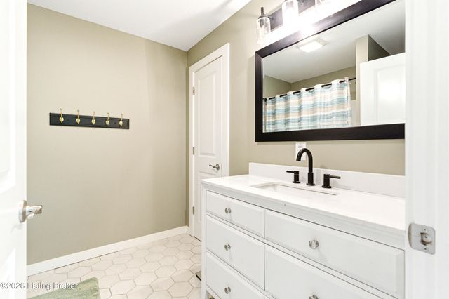 343 Pipeline Rd, Elizabethtown, KY 42701