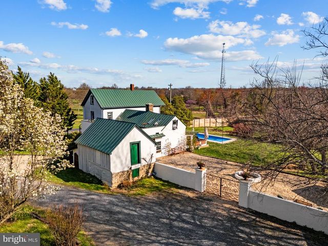 4094 WHITING RD, Marshall, VA 20115