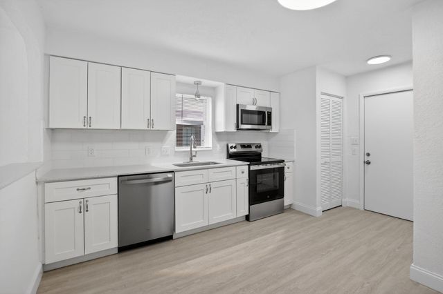 2515 Roosevelt Street, Hollywood, FL 33020