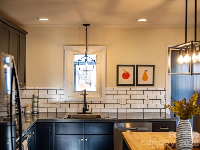 96 Oak Hill Road, Candler, NC 28715