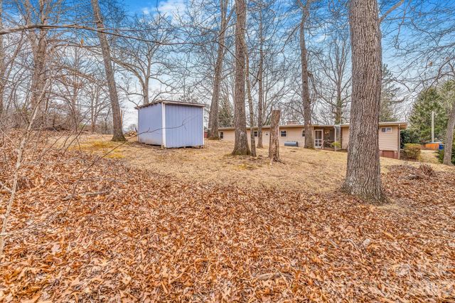 96 Oak Hill Road, Candler, NC 28715