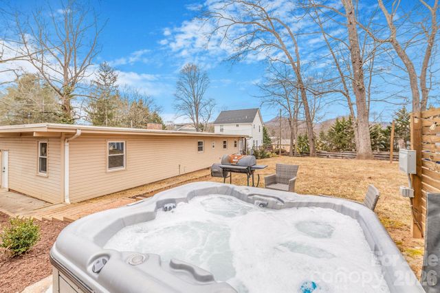 96 Oak Hill Road, Candler, NC 28715