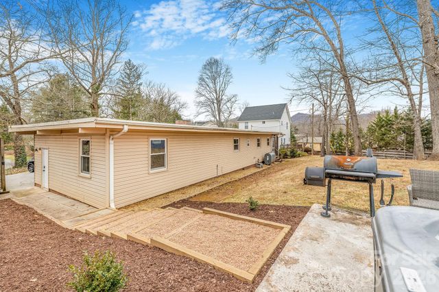 96 Oak Hill Road, Candler, NC 28715