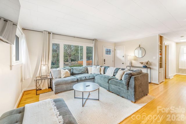 96 Oak Hill Road, Candler, NC 28715