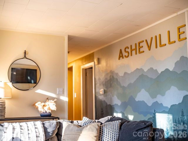 96 Oak Hill Road, Candler, NC 28715