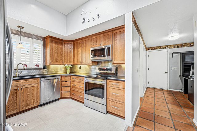 1121 N Abrego Drive, Green Valley, AZ 85614