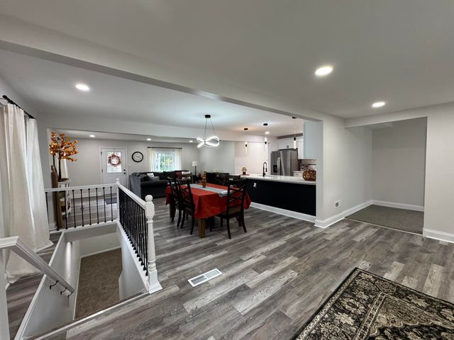 1427 Austin Avenue, Schererville, IN 46375