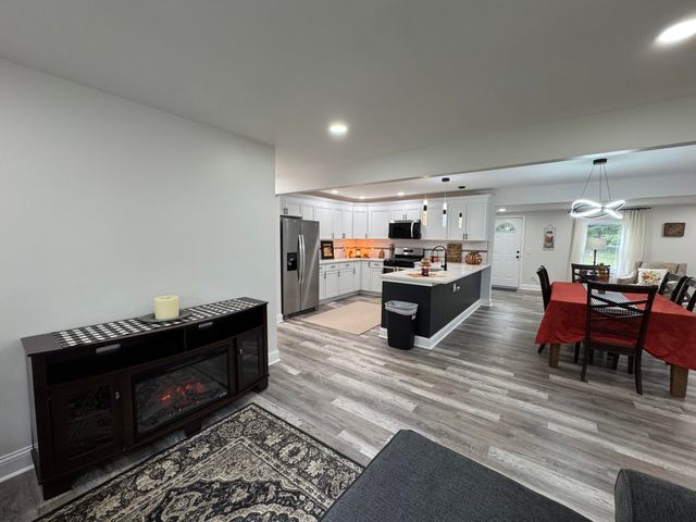 1427 Austin Avenue, Schererville, IN 46375