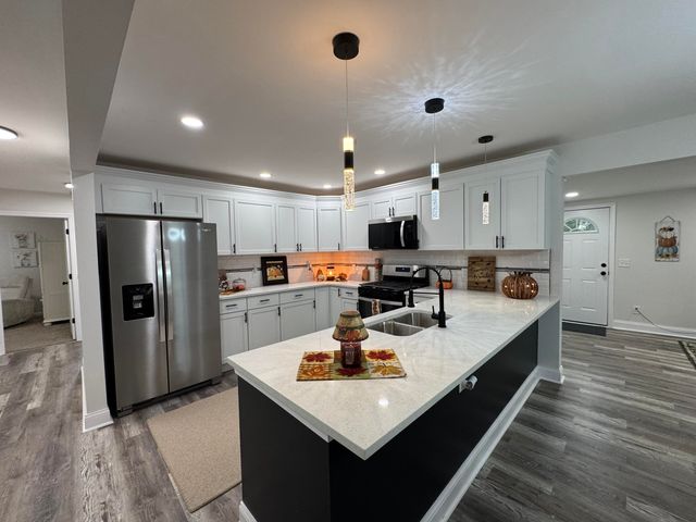 1427 Austin Avenue, Schererville, IN 46375