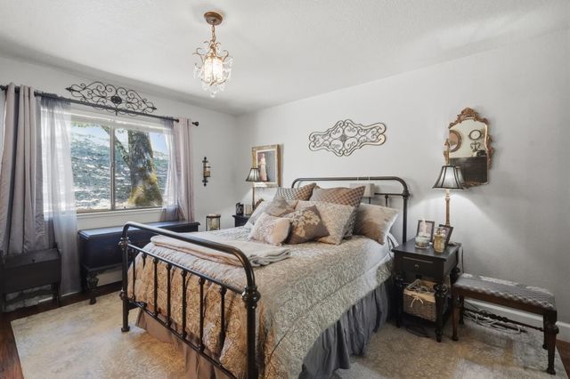 19135 Lake Forest Dr, Penn Valley, CA 95946