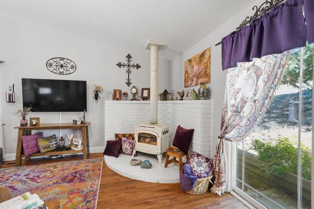 19135 Lake Forest Dr, Penn Valley, CA 95946