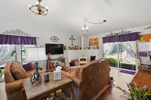 19135 Lake Forest Dr, Penn Valley, CA 95946