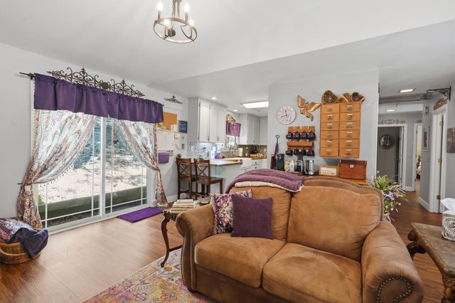 19135 Lake Forest Dr, Penn Valley, CA 95946