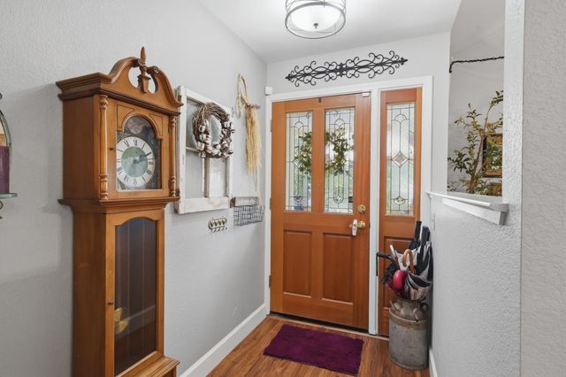 19135 Lake Forest Dr, Penn Valley, CA 95946