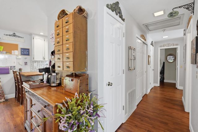 19135 Lake Forest Dr, Penn Valley, CA 95946