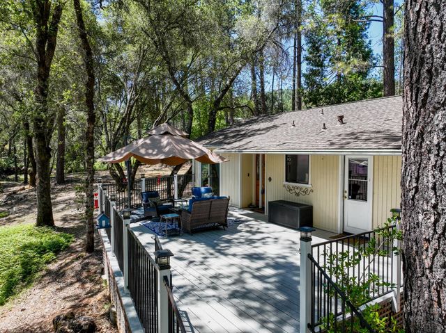 19135 Lake Forest Dr, Penn Valley, CA 95946