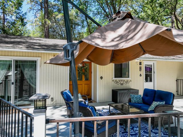 19135 Lake Forest Dr, Penn Valley, CA 95946