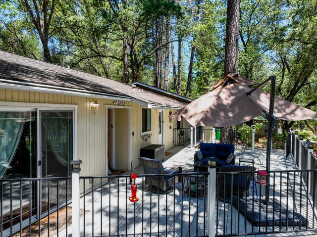 19135 Lake Forest Dr, Penn Valley, CA 95946