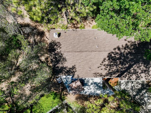 19135 Lake Forest Dr, Penn Valley, CA 95946