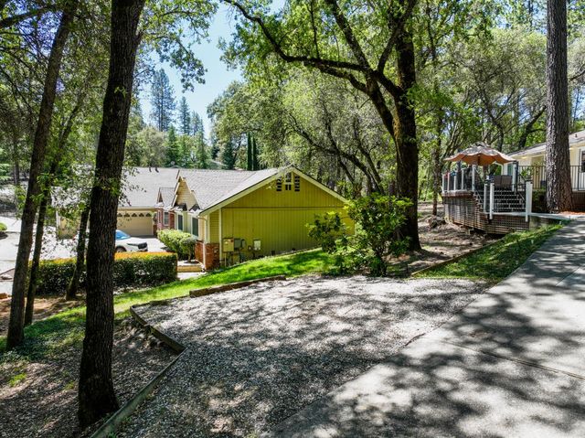 19135 Lake Forest Dr, Penn Valley, CA 95946
