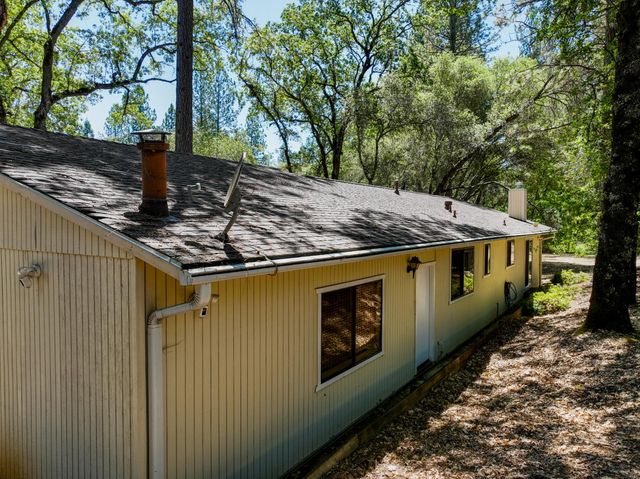 19135 Lake Forest Dr, Penn Valley, CA 95946