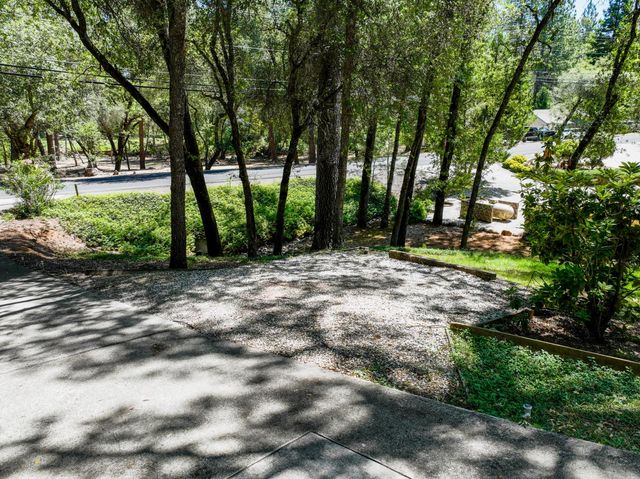 19135 Lake Forest Dr, Penn Valley, CA 95946