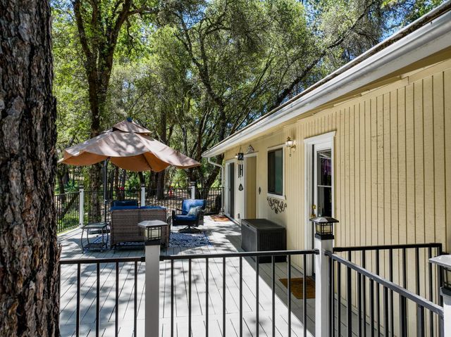 19135 Lake Forest Dr, Penn Valley, CA 95946