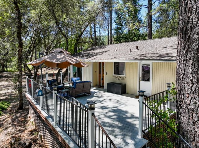 19135 Lake Forest Dr, Penn Valley, CA 95946