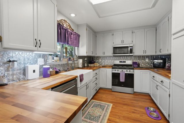 19135 Lake Forest Dr, Penn Valley, CA 95946