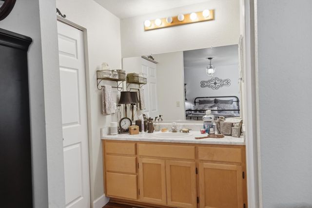 19135 Lake Forest Dr, Penn Valley, CA 95946