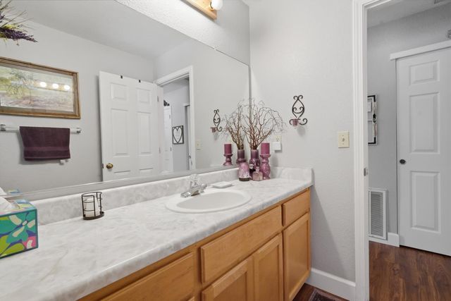 19135 Lake Forest Dr, Penn Valley, CA 95946