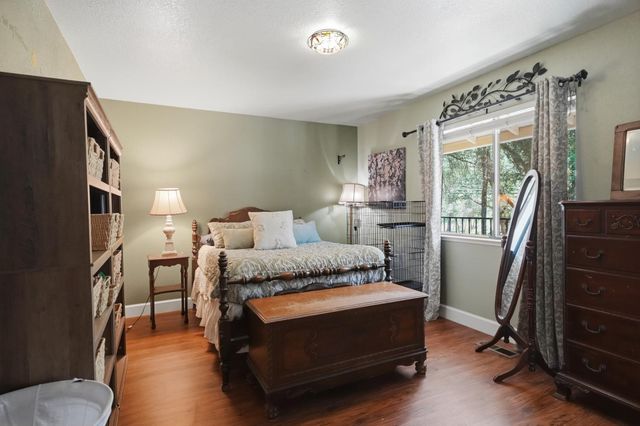 19135 Lake Forest Dr, Penn Valley, CA 95946