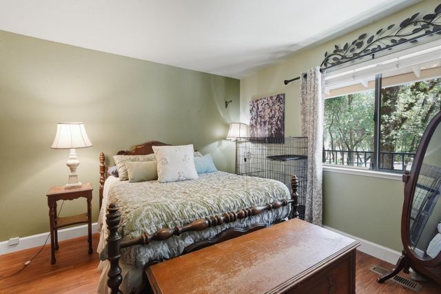 19135 Lake Forest Dr, Penn Valley, CA 95946