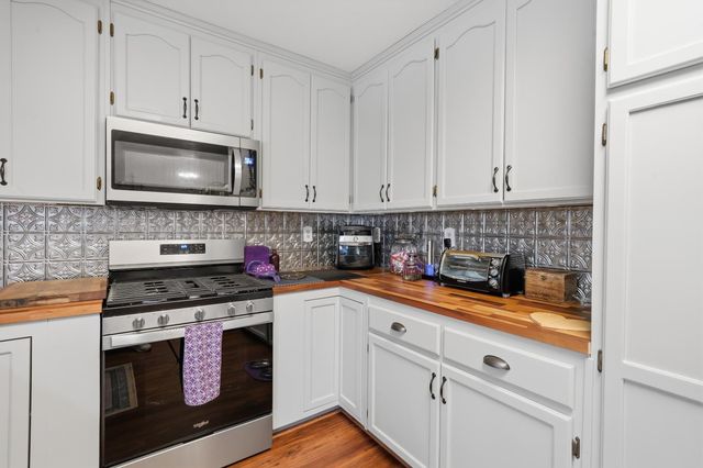 19135 Lake Forest Dr, Penn Valley, CA 95946