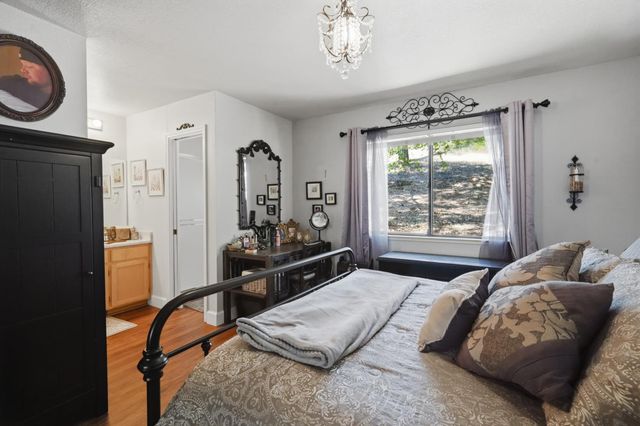 19135 Lake Forest Dr, Penn Valley, CA 95946