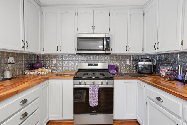 19135 Lake Forest Dr, Penn Valley, CA 95946