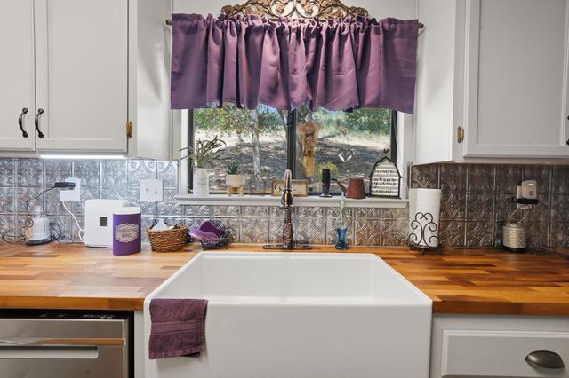 19135 Lake Forest Dr, Penn Valley, CA 95946