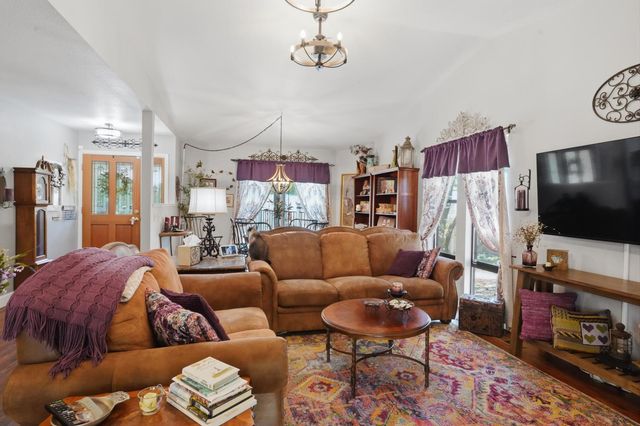 19135 Lake Forest Dr, Penn Valley, CA 95946