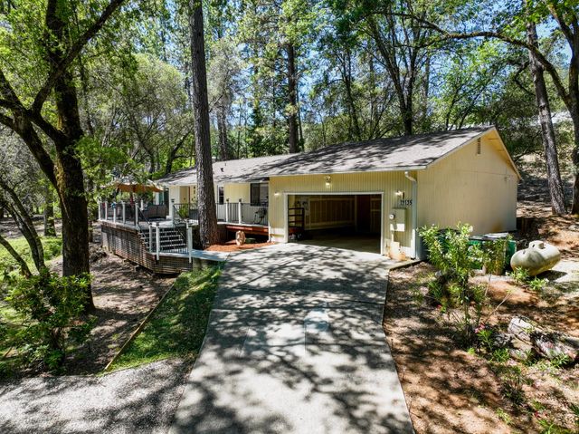 19135 Lake Forest Dr, Penn Valley, CA 95946
