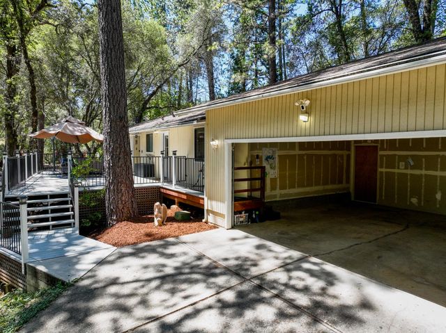 19135 Lake Forest Dr, Penn Valley, CA 95946