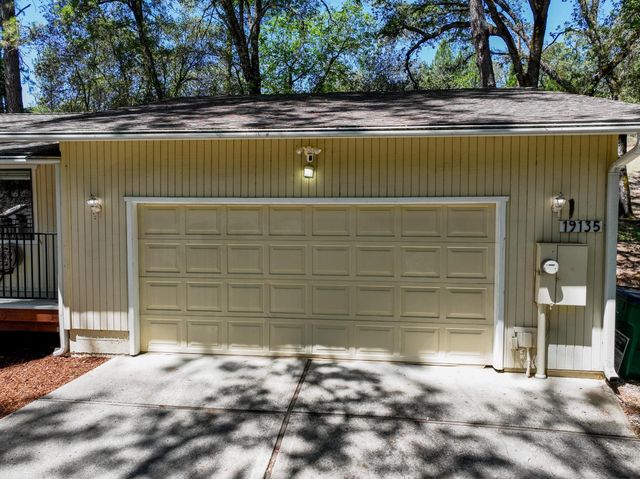 19135 Lake Forest Dr, Penn Valley, CA 95946
